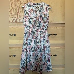 Cute lined sleeveless dress with elastic waist and tie.